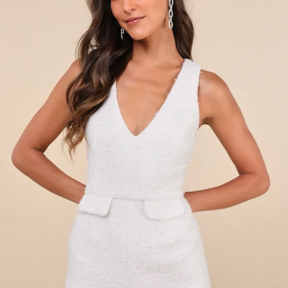 Elegant White Sleeveless Dress